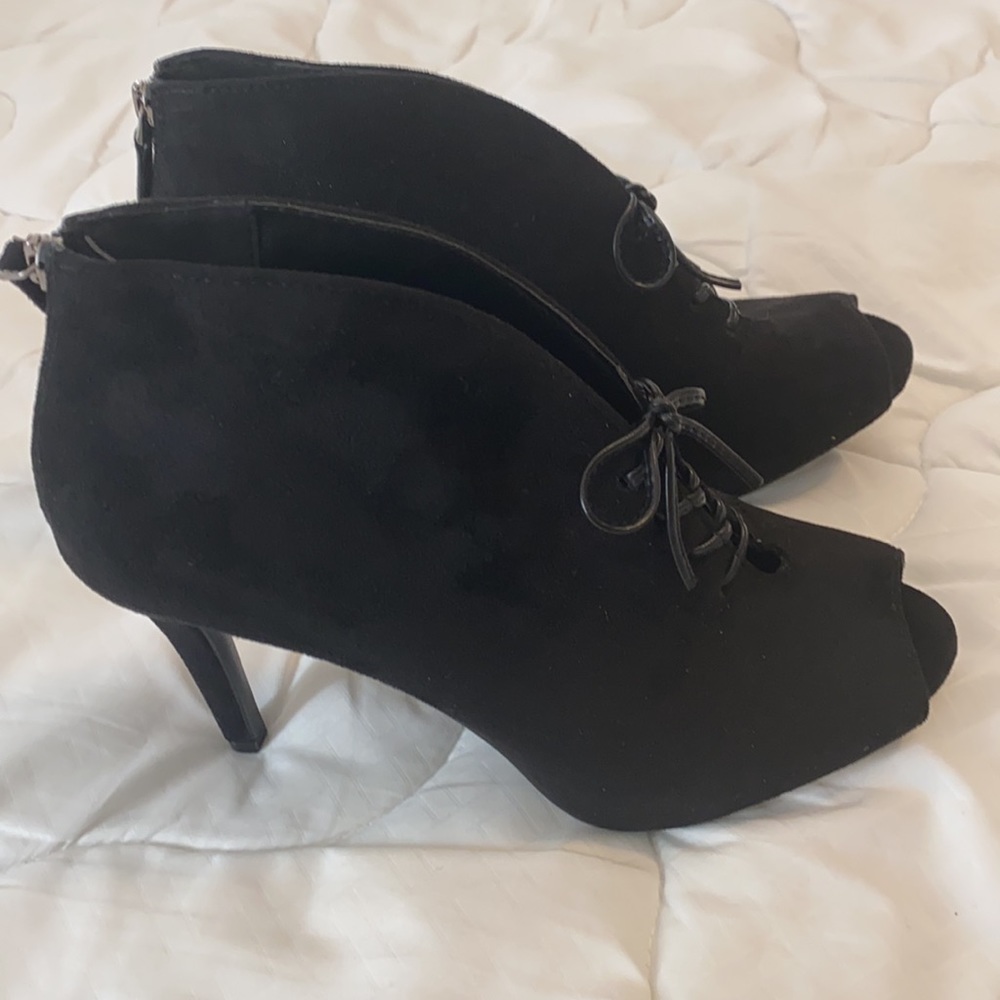Impo Shanelle Faux Black suede like peep toe heels size 7 M Academia